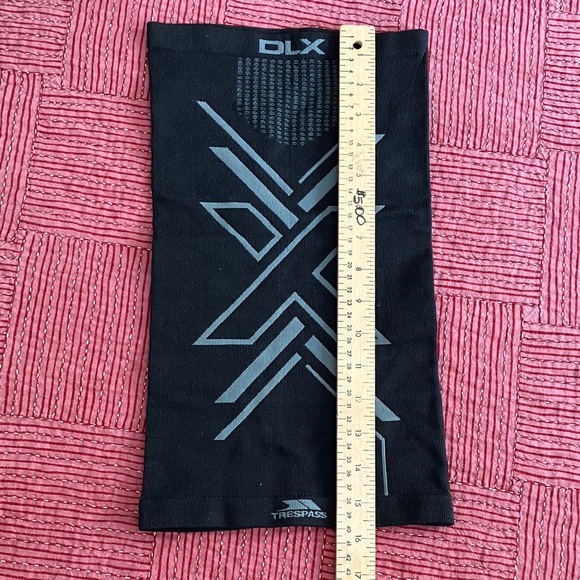 DLX Tresspass Turpin neck Black and Gray ventilated Neck warmer / tube /Gaiter - Picture 12 of 14